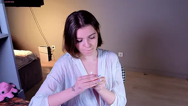 PollyRouge   online show from February 1, 2026, 8:51 pm