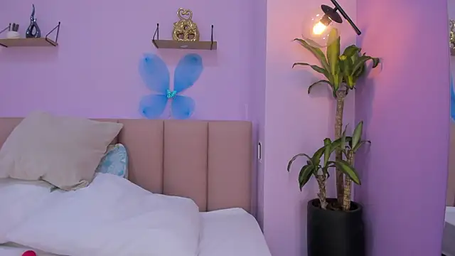 sienna mg online show from November 27, 2025, 12:07 pm