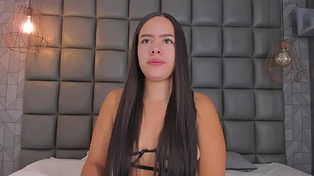 Snapshot of dannavelvet chatting on December 18, 2025, 1:06 pm dannavelvet online show from December 18, 2025, 1:06 pm