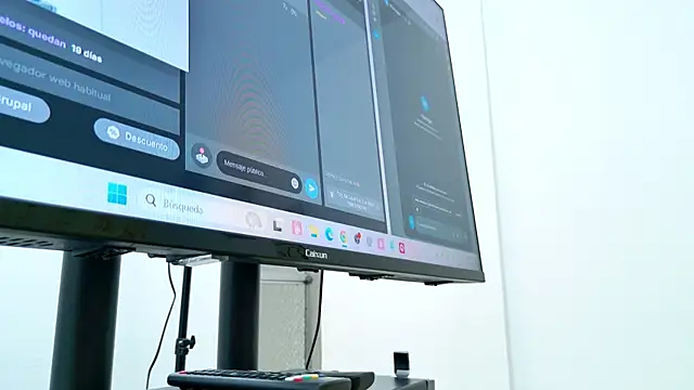 Stacy London online show from November 23, 2025, 8:19 pm