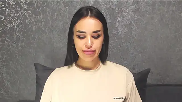 velvetveyraX online show from April 24, 2026, 4:53 pm