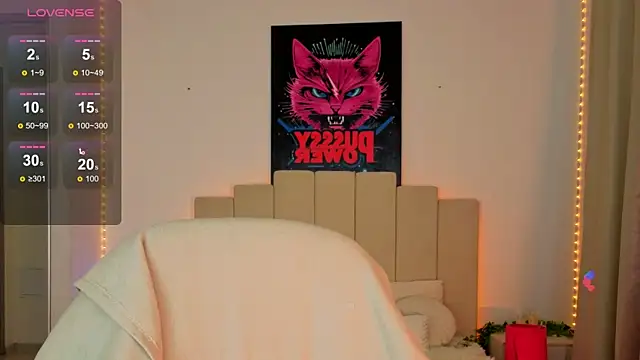 poison  ivy online show from November 10, 2025, 4:17 pm