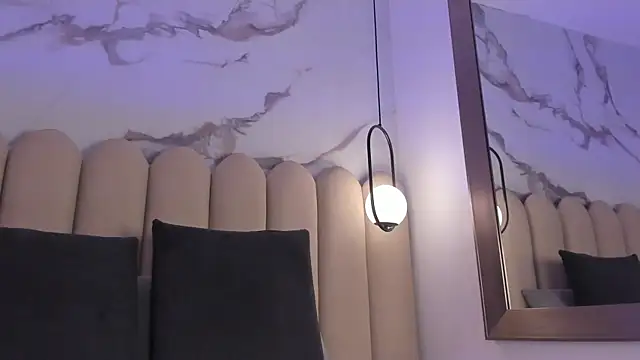 Vittoria  rossi online show from December 22, 2025, 2:03 pm