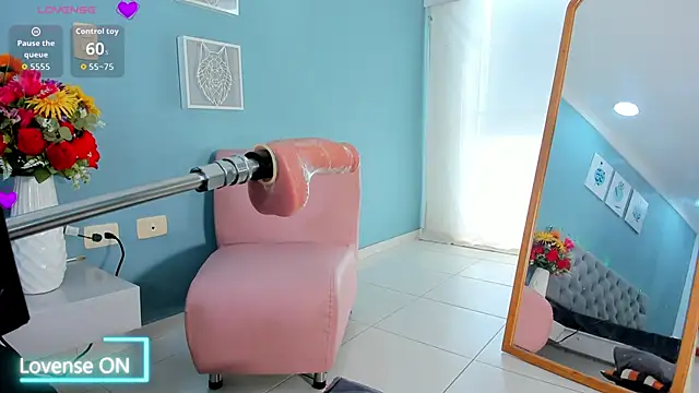 Luna Raay online show from April 22, 2026, 5:58 pm