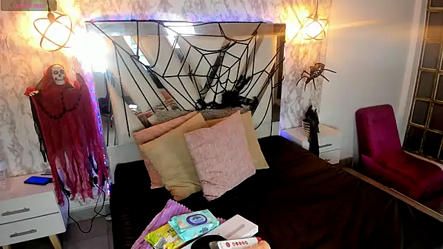 MILA TTAYLOR online show from October 30, 2025, 5:02 pm