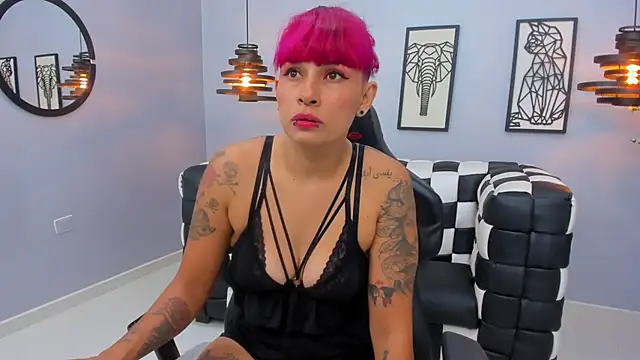 NoaKitsu online show from November 17, 2025, 4:18 am