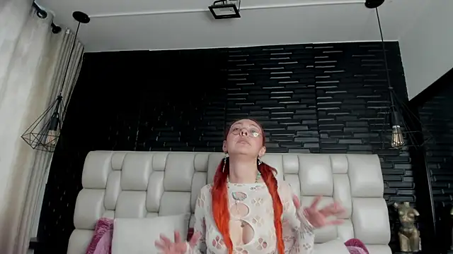 EmilyyRed online show from October 25, 2025, 7:52 pm