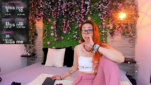 EmilyyRed online show from November 17, 2025, 7:19 pm