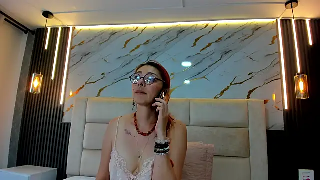 EmilyyRed online show from November 26, 2025, 8:21 pm