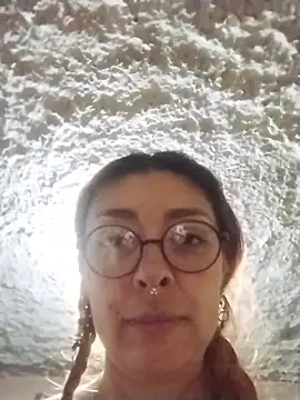 EmilyyRed online show from November 28, 2025, 3:58 pm