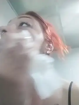 EmilyyRed online show from December 4, 2025, 6:05 pm