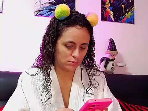 Caroline Jons online show from November 28, 2025, 1:03 pm