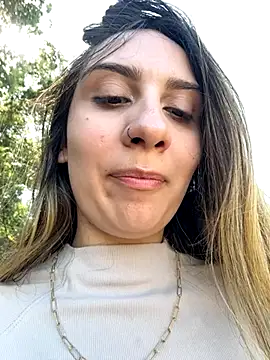 sarah honey   online show from November 7, 2025, 2:06 pm