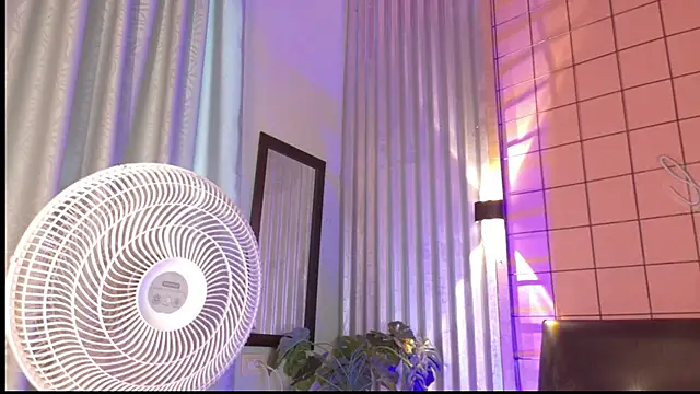 Ela windsor online show from November 3, 2025, 7:26 pm