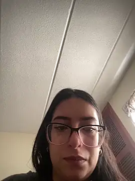 Kloe Novoa online show from April 26, 2026, 2:59 pm