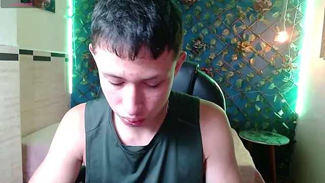 Garuo 18 online show from November 18, 2025, 3:12 am