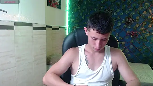 Garuo 18 online show from November 19, 2025, 3:06 am