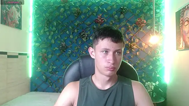 Garuo 18 online show from November 21, 2025, 3:38 am