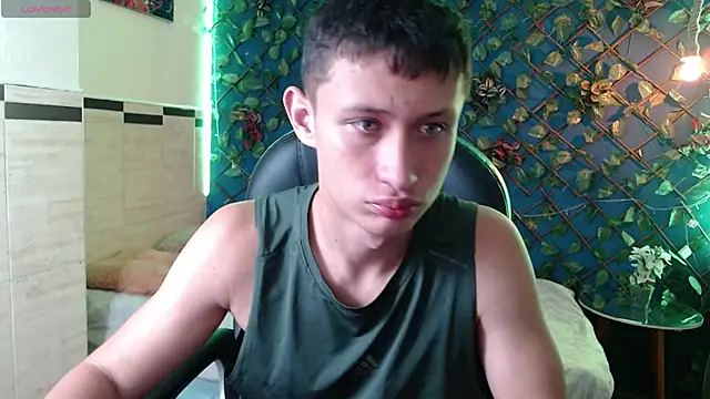 Garuo 18 online show from November 23, 2025, 2:55 am