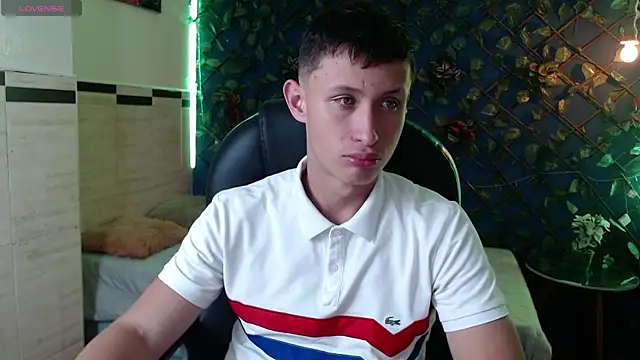 Garuo 18 online show from November 25, 2025, 3:28 am