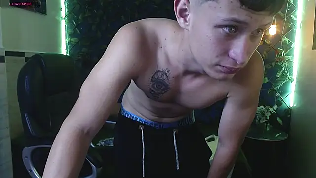 Garuo 18 online show from December 3, 2025, 7:23 pm