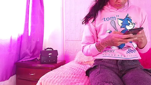 Skinny Nasty Dirty online show from November 19, 2025, 2:06 pm