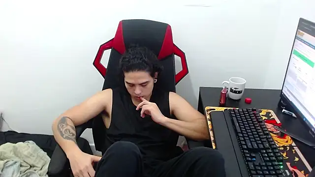 LiamRidesr online show from November 3, 2025, 11:59 pm