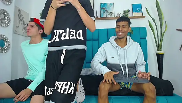 Hot Boys Latinos X online show from November 8, 2025, 10:08 pm