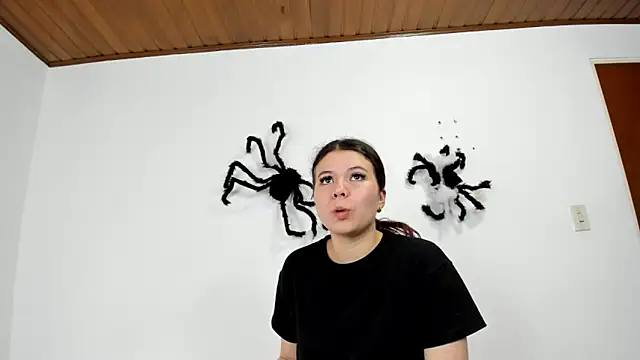 Vanessa Martinz online show from November 2, 2025, 12:29 pm