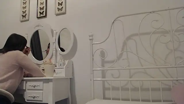 bellefleurrr online show from April 21, 2026, 8:23 pm