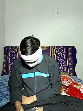 Heena-143 online show from November 18, 2025, 6:01 pm