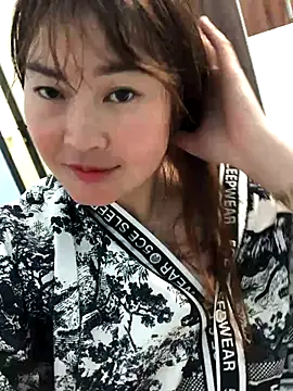 bombom1x online show from November 4, 2025, 5:56 pm