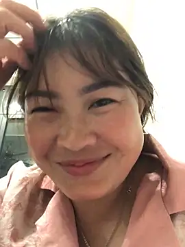 bombom1x online show from November 6, 2025, 2:18 pm