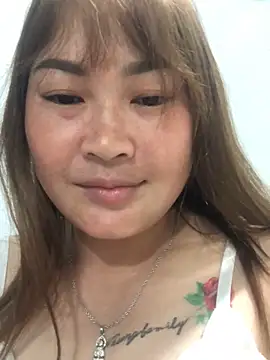 bombom1x online show from November 8, 2025, 1:33 pm