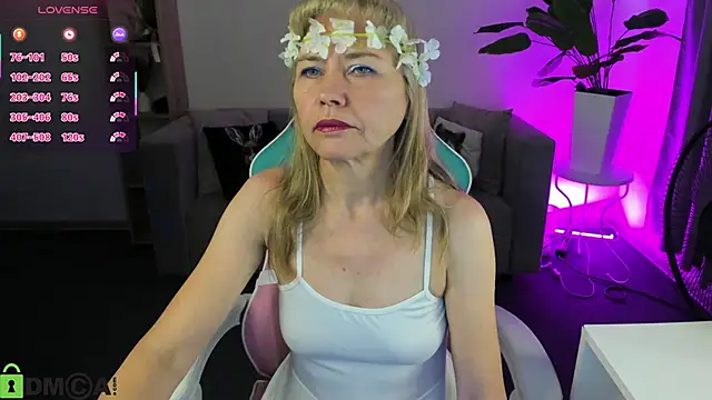 Carla Vogue online show from February 23, 2026, 10:56 am