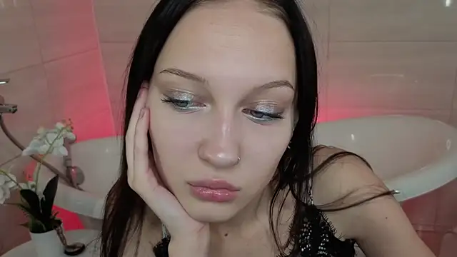 EclipSeaa online show from November 3, 2025, 10:27 am