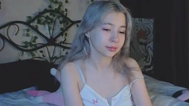 Alika Kiss online show from December 1, 2025, 4:17 am