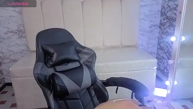 Cute Martina v online show from November 9, 2025, 12:36 pm