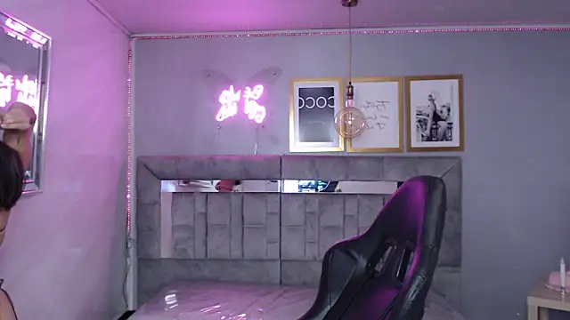 Cute Martina v online show from November 24, 2025, 8:08 pm