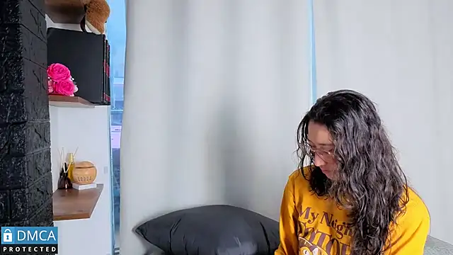 eva delight  online show from March 13, 2026, 11:17 am