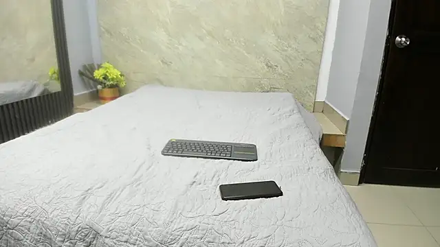 Sarahh-19 online show from November 27, 2025, 11:45 am