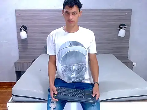 wiltom  online show from November 15, 2025, 3:26 am