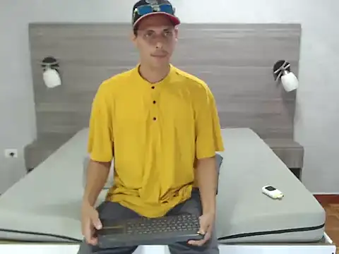 wiltom  online show from November 30, 2025, 3:54 am