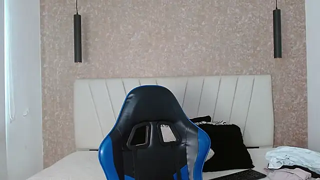 AliceSmity  online show from March 28, 2026, 1:33 pm