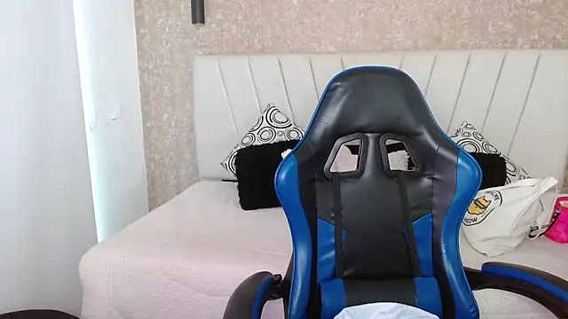 AliceSmity  online show from April 9, 2026, 11:48 am