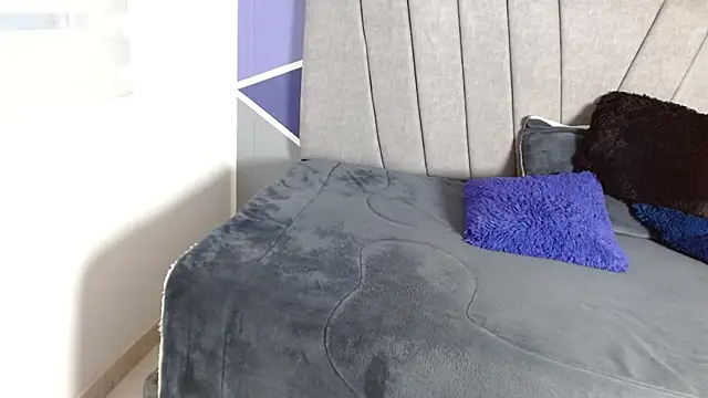 AliceSmity  online show from April 19, 2026, 11:07 pm