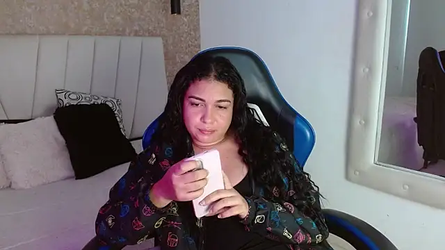 AliceSmity  online show from April 23, 2026, 12:29 pm