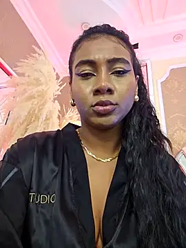 LizyTayloor online show from November 3, 2025, 1:23 pm