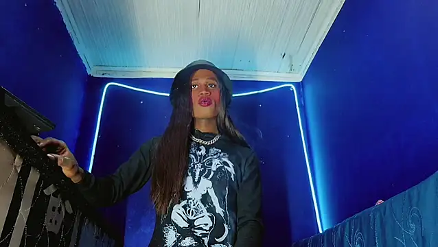 Kloe cardashan online show from November 3, 2025, 2:35 am