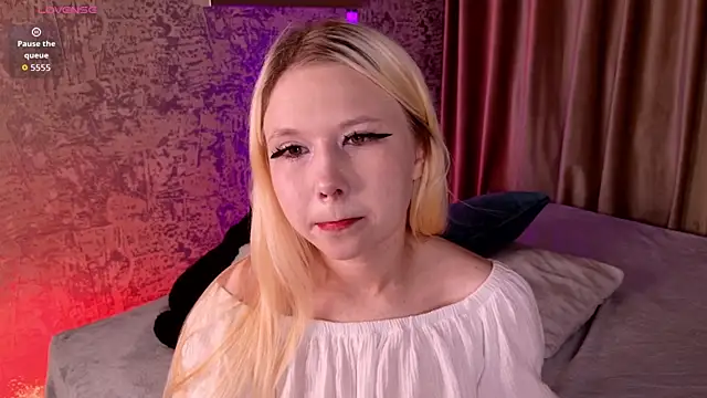 VivieSunn online show from June 19, 2026, 2:54 pm